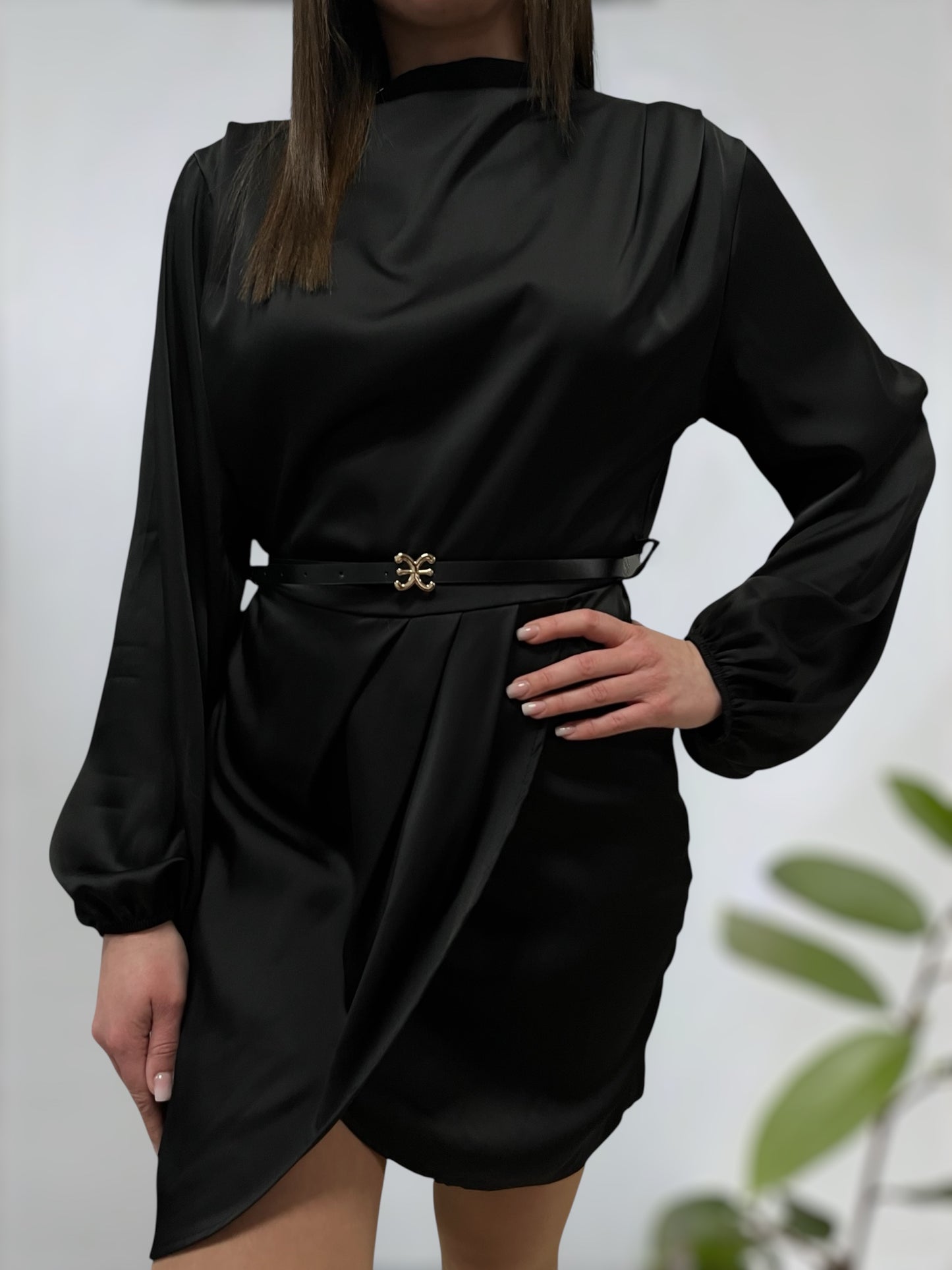 NOVA fekete szatén elegáns ruha